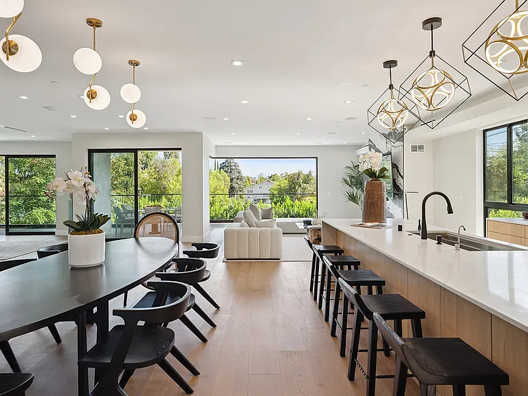 22270 Avenue San Luis — Photo 12