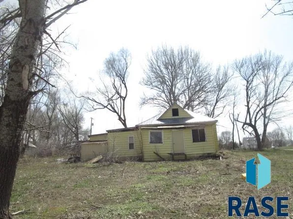 370 W Kimball St, Parker, SD 57053