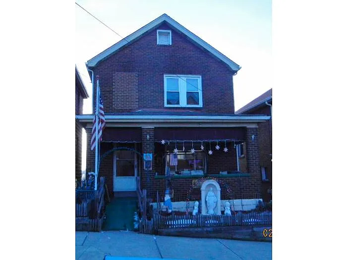1630 Grandview Ave photo 1