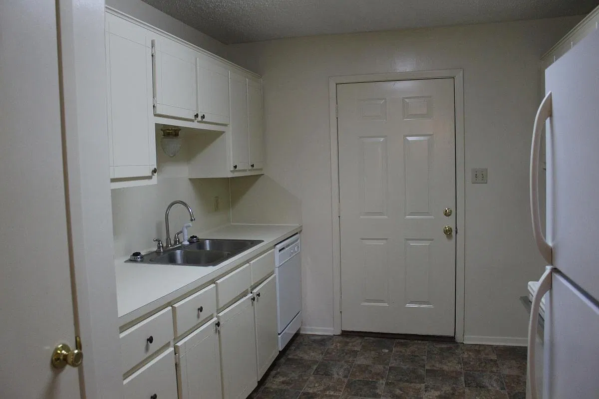 704 S Cohagen Street — Photo 3