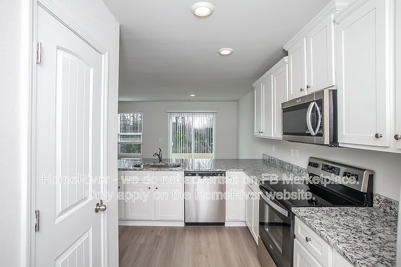 3 bed, 3.0 bath, 1679 sqft, $2,045 — Photo 4