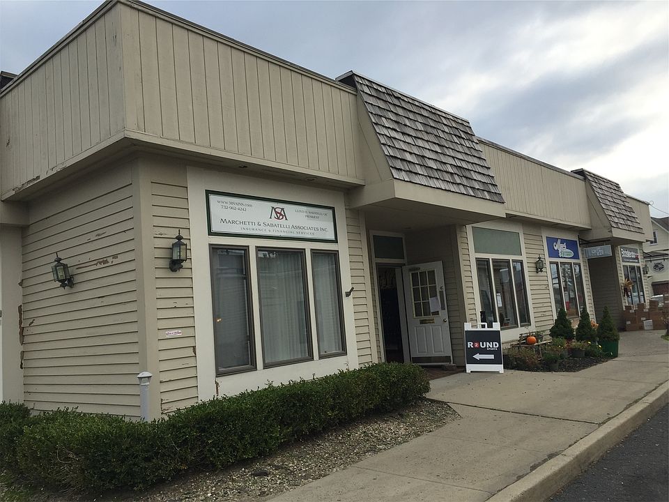 900 sf Retail space