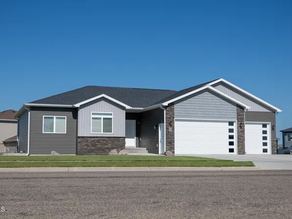 3208 Percheron Dr SE, Mandan, ND 58554