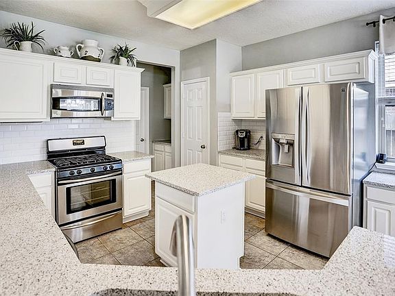 5th image of 8610 Green Ash Dr