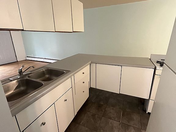 4th image of 5912 Forest Ave #102