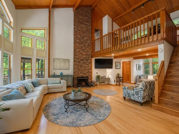 112 Elm St, Auburn, MA 01501