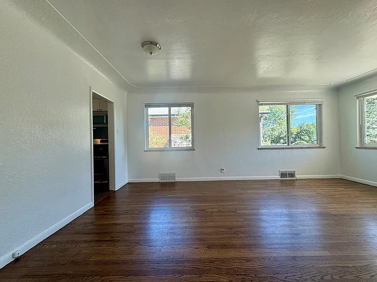 1925 W 39th Ave — Photo 15