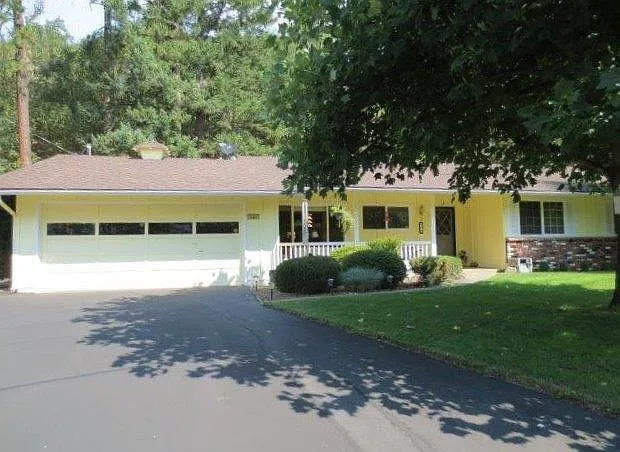 440 Horseshoe Dr photo 1