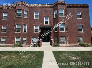 3450 W Waveland Ave #B, Chicago, IL 60618