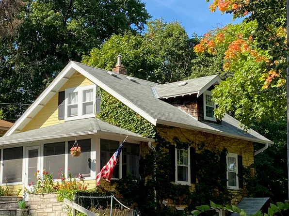 415 Gardner St E, Wayzata, MN 55391