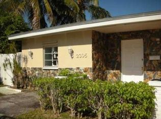 2305 NE 192nd St, Miami, FL 33180