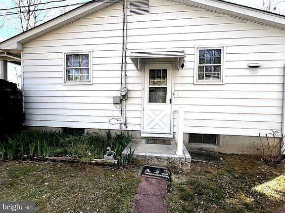 5th image of 2421 Cedar St