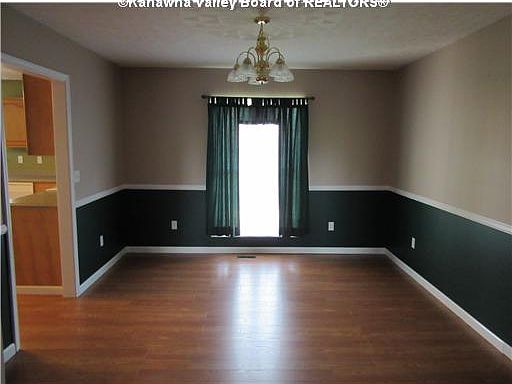 3rd image of 402 Mahoganywood Dr