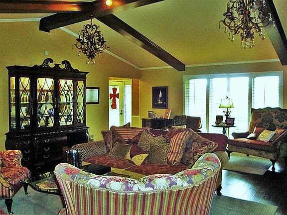 3rd image of 1204 Kirkwood Ln