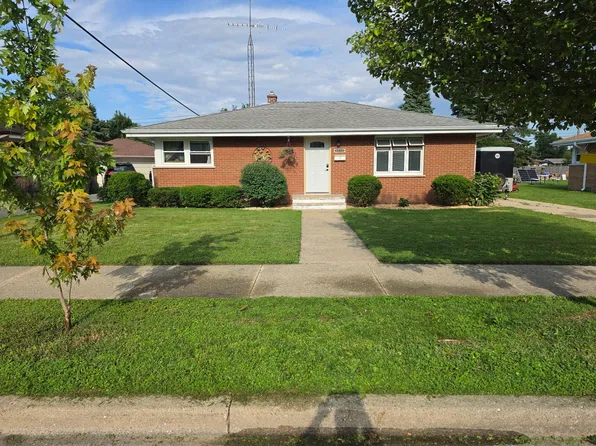 8045 17th Ave, Kenosha, WI 53143