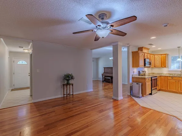 4679 E Spencer Field Rd, Pace, FL 32571