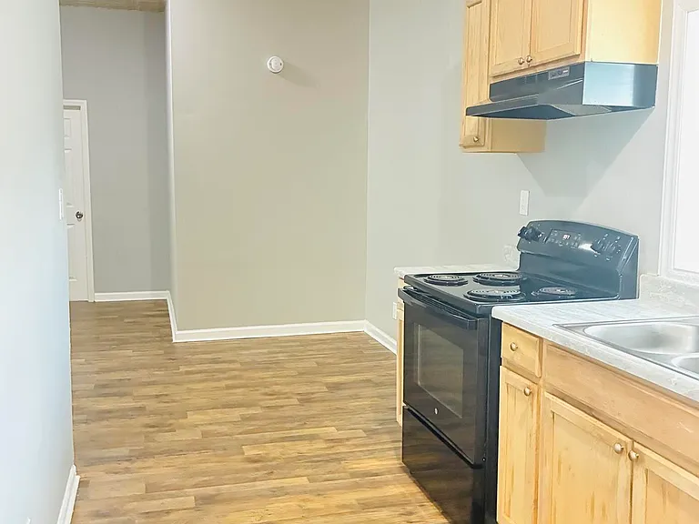 401 S Gray St — Photo 4