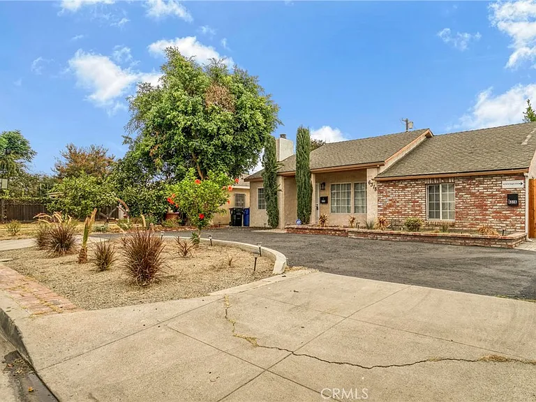6318 Nagle Ave — Photo 18