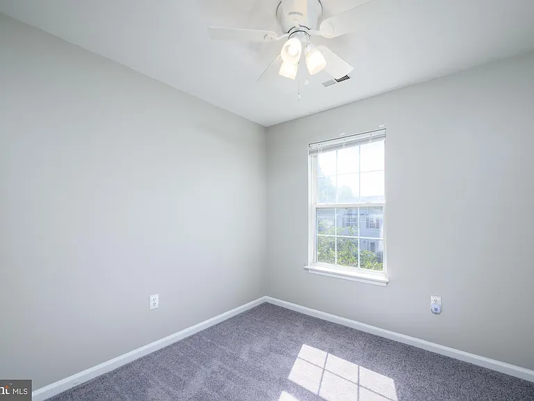 105 Brenwick Ct — Photo 17