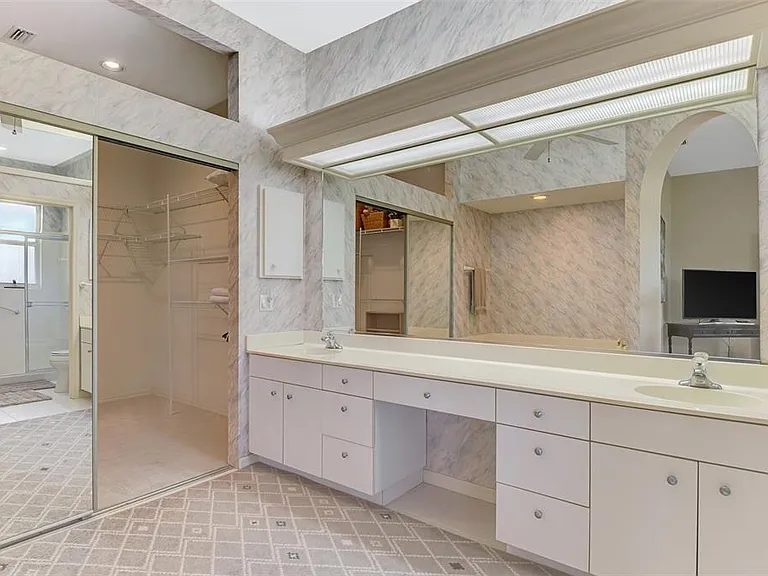 549 Fallbrook Dr — Photo 29