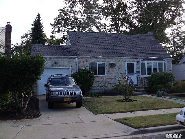 1st image of 258 N Nassau Ave