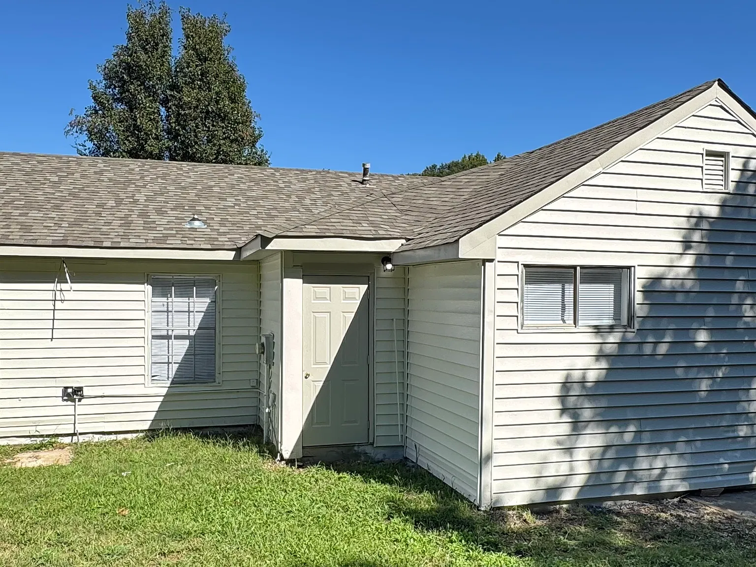 4 Bedroom | 1.5 Bathroom Home — Photo 2