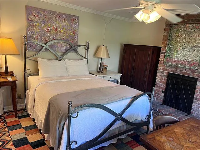 6335 Prytania St — Photo 3