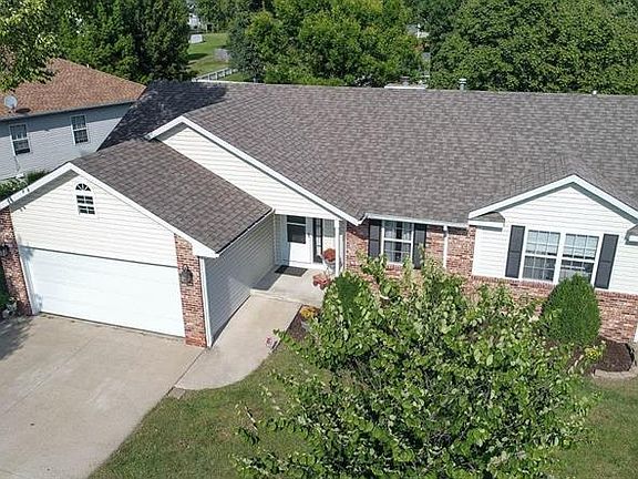2nd image of 820 Stratford Dr