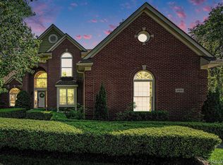 4804 Eagle Springs Ct, Clarkston, MI 48348