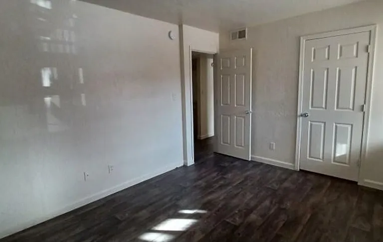 2537 W Georgia Ave #2 — Photo 2