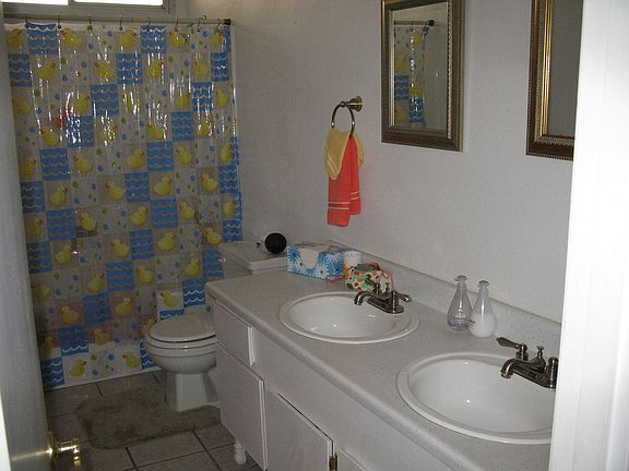 Guest Bath-Dual Sinks