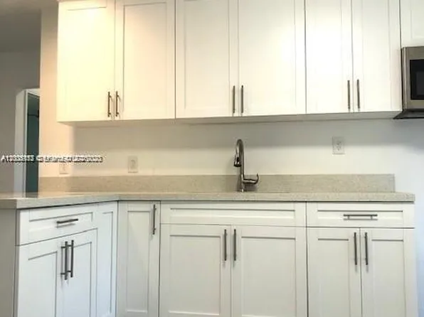 215 SW 10th St #0, Hallandale, FL 33009