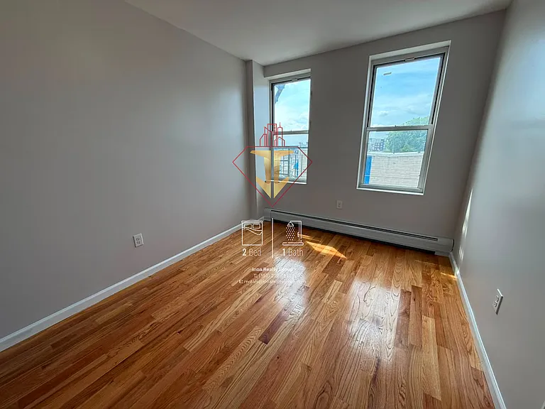 572 57th St #33 — Photo 10
