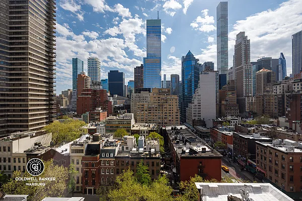 Rented by Coldwell Banker Warburg | media 11