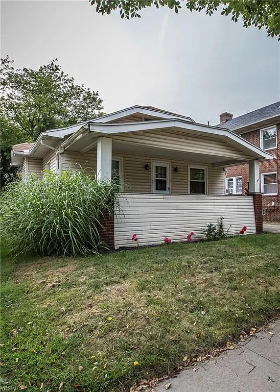 808 Thayer St photo 1