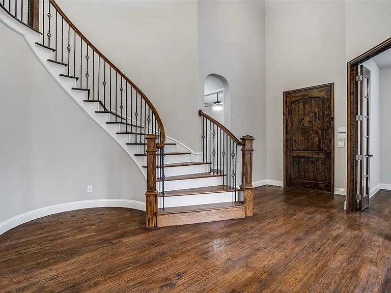 1071 Jennala Dr — Photo 4