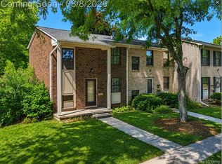 8358 Lakeview Ct, Ypsilanti, MI 48198