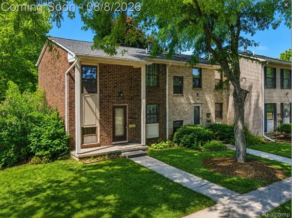 8358 Lakeview Dr, Ypsilanti, MI 48198