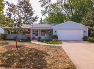 313 Vista Dr, Bloomington, IL