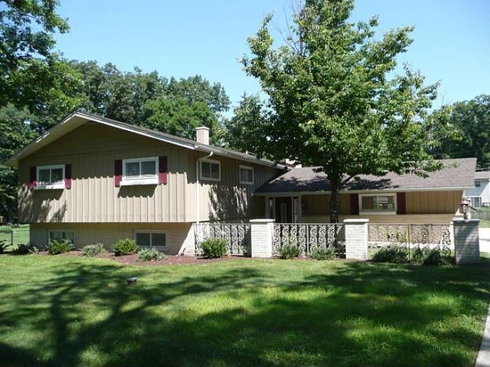 1st image of 28W100 Hickory Ln