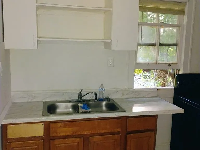 1104 Tyler St — Photo 12