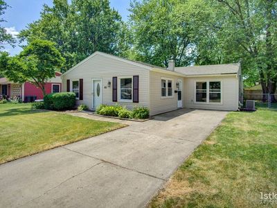 60 Amesbury Rd, Montgomery, IL, 60538