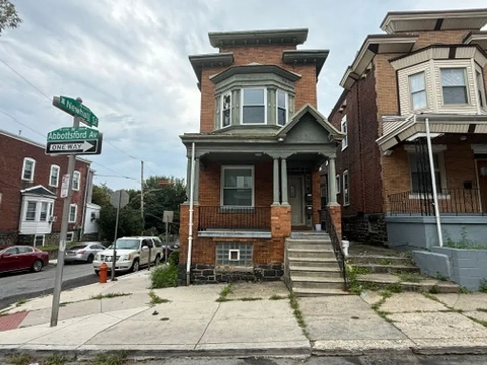 238 West Abbottsford Avenue