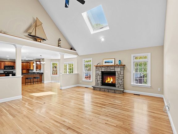 5th image of 5 Summerwind Ln