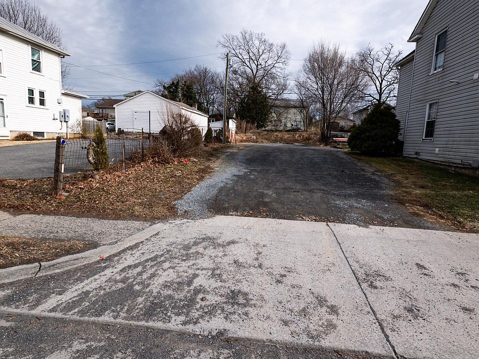 1st image of 24 N Pleasant Valley Rd