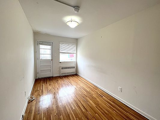 4th image of 461 E 9th St Floor 2