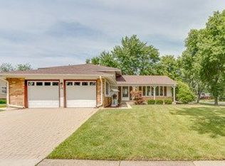 90 Grange Rd, Elk Grove Village, IL 60007