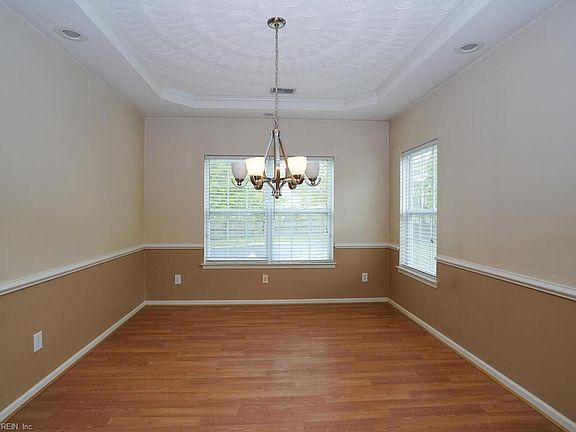 3rd image of 565 Fair Oak Dr