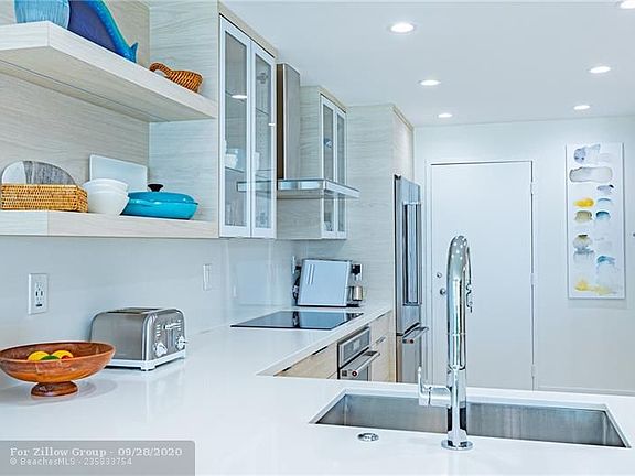 4th image of 3550 Galt Ocean Dr APT 802