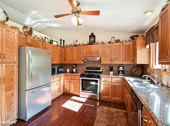 3rd image of 3323 Campbell Ave